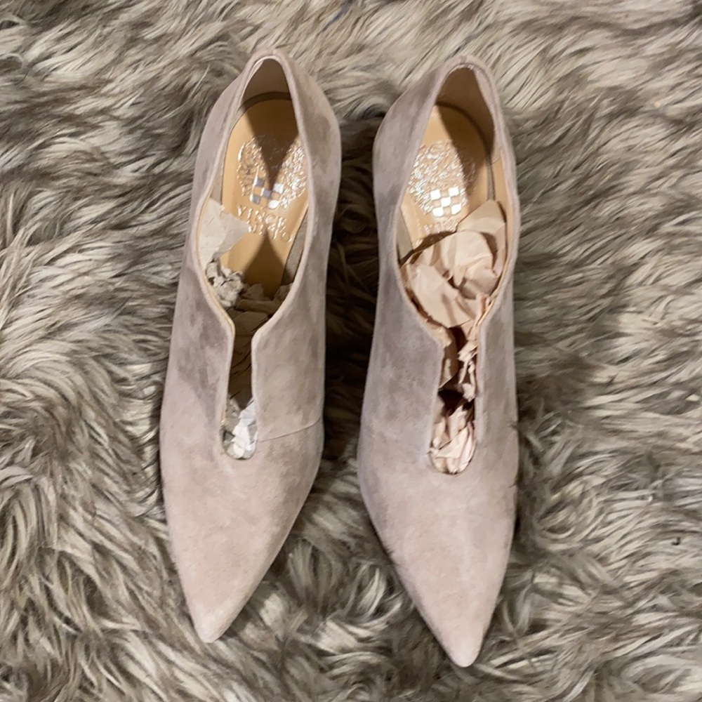 Brand New  women’s Vince Camuto tan shoes size 7 1/2